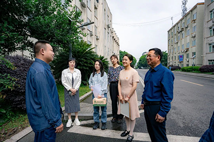 周登信獲表?yè)P(yáng).jpg